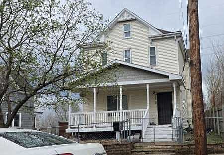 1st image of 204 Acker St E