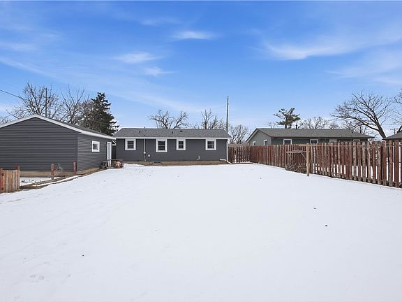 4th image of 2553 Spooner Avenue