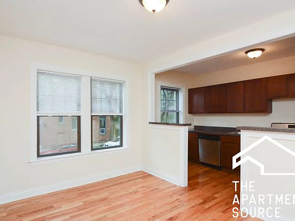 2nd image of 1103 W Wellington Ave APT 2