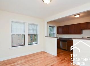 1104 W Wellington Ave #3, Chicago, IL 60657