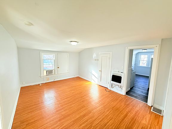 4th image of 15711 Grovewood Ave #3
