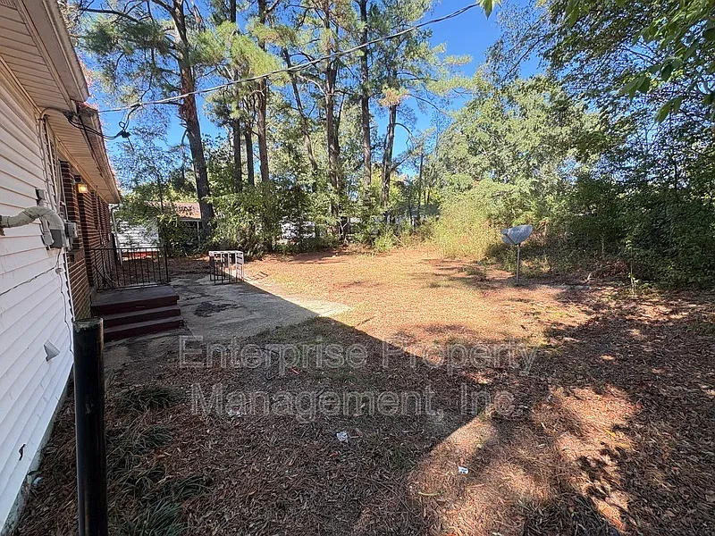3 bed, 1.0 bath, 1266 sqft, $1,225 — Photo 4