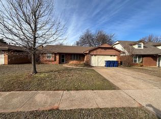 417 S Woodland Dr, Mustang, OK 73064