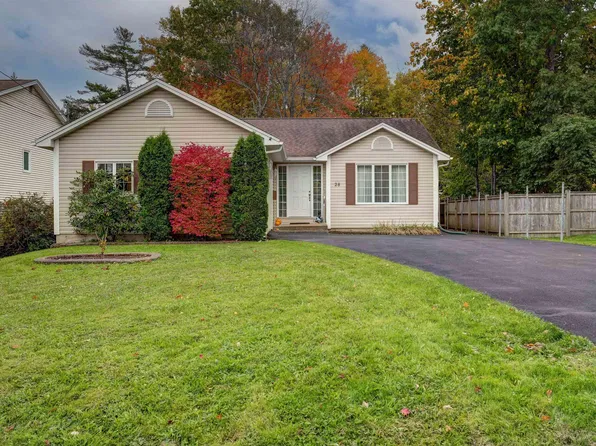 28 Fort Sackville Rd, Halifax, NS B4A 2G5