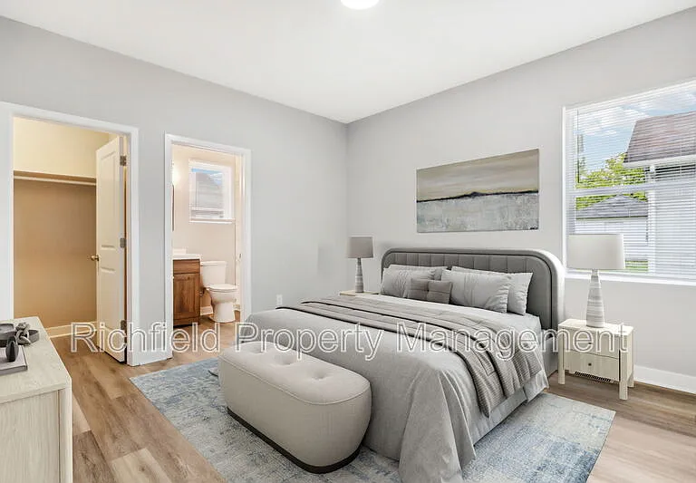 2034A E Maryland St — Photo 3