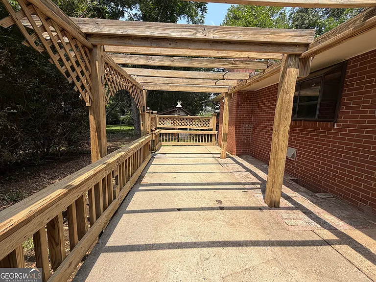 1054 College Station Rd — Photo 14