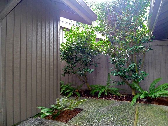 More of the entry courtyard, a perfect spot to relax.