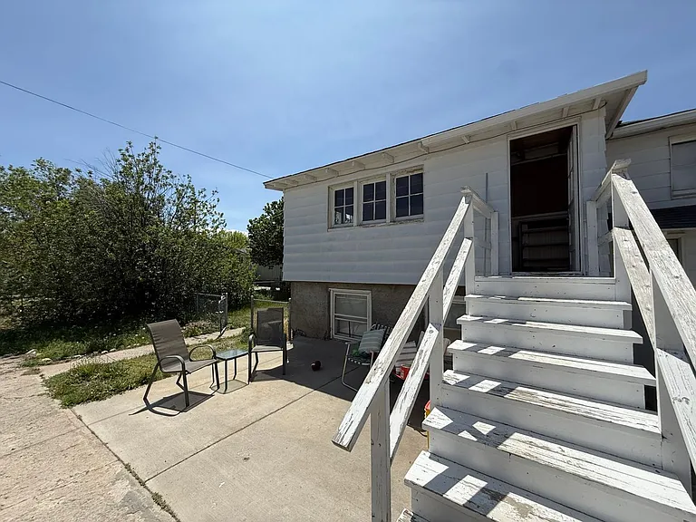 825 N Broadway Ave. — Photo 54