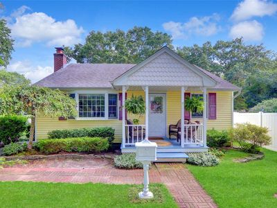 18 Oakwood Street, Blue Point, NY, 11715