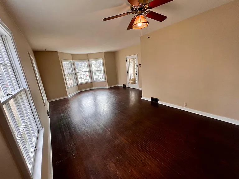 511 E Fellows St #DOWNSTAIRS — Photo 4