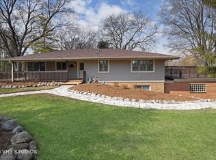 216 Tomahawk Ln, Tower Lakes, IL 60010