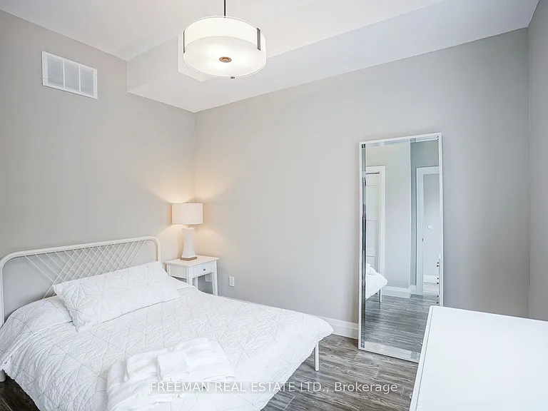 50 Russell St #2 — Photo 15
