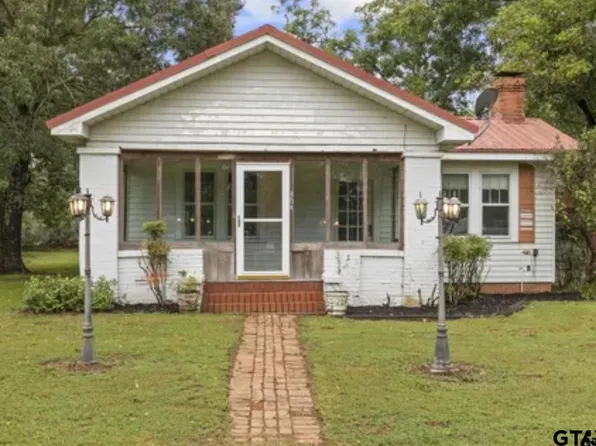 304 Daingerfield St, Naples, TX 75568