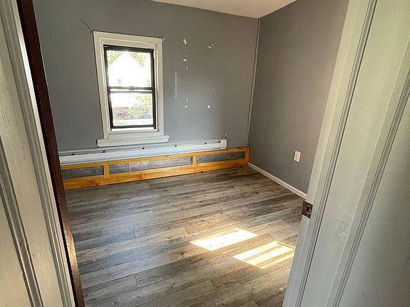 4th image of 637 E 219th St Floor 2