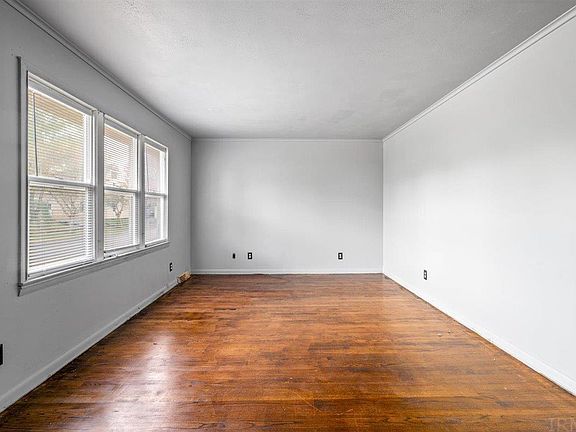 5th image of 420 E Mulberry St