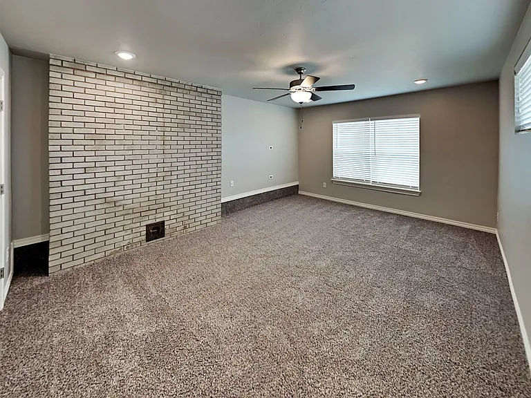1409 E Covell Rd — Photo 14