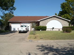 2422 Woodside Dr, Grand Prairie, TX 75052