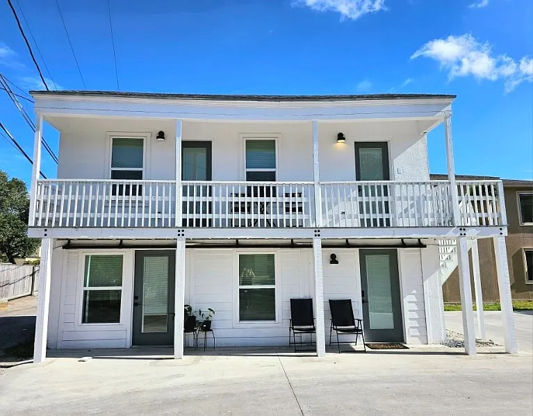 Building Photo - 1117 Ocean Dr #D