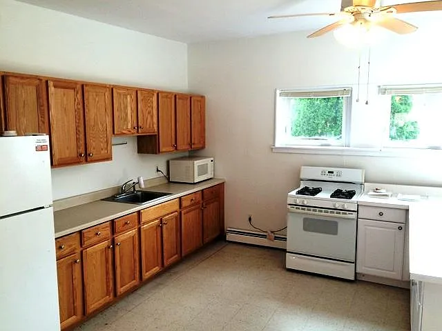 3 bed, 1700 sqft, $2,500 — Photo 2