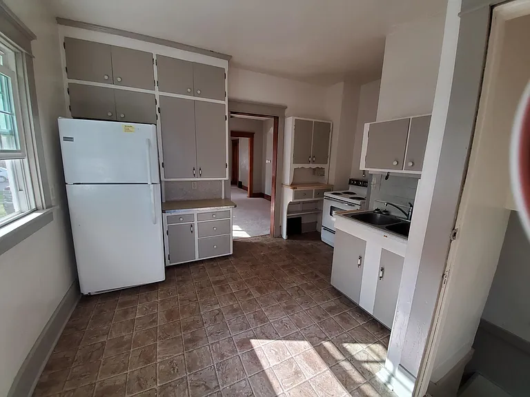 1242 Claremont St — Photo 2