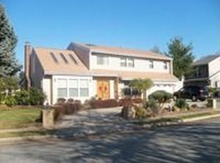 4 Whispering Fields Dr, Northport, NY 11768