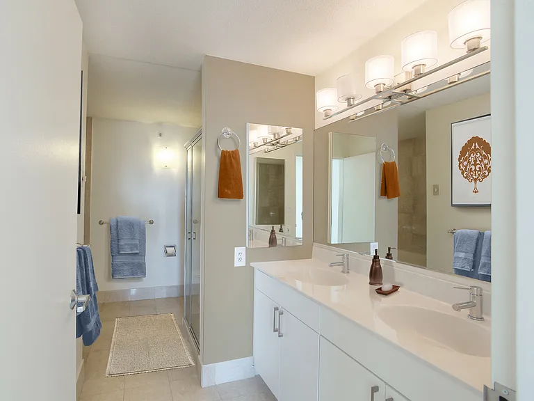 10 West Apartments — Photo 6