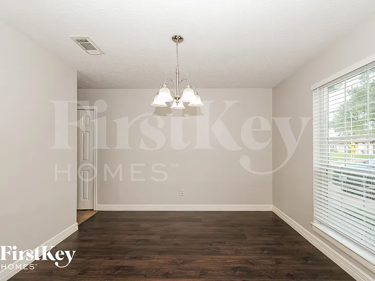 2411 Shady Brook Dr — Photo 7