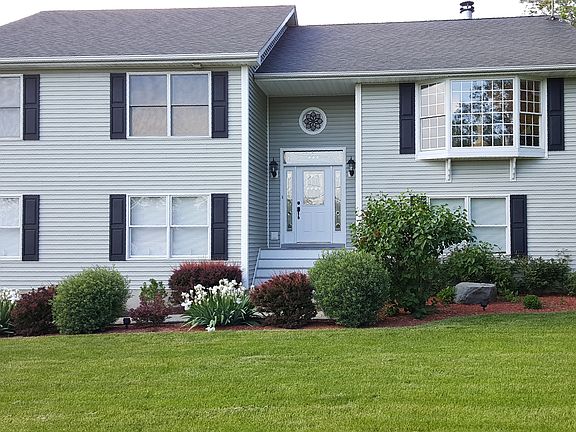 3rd image of 584 Union Ave