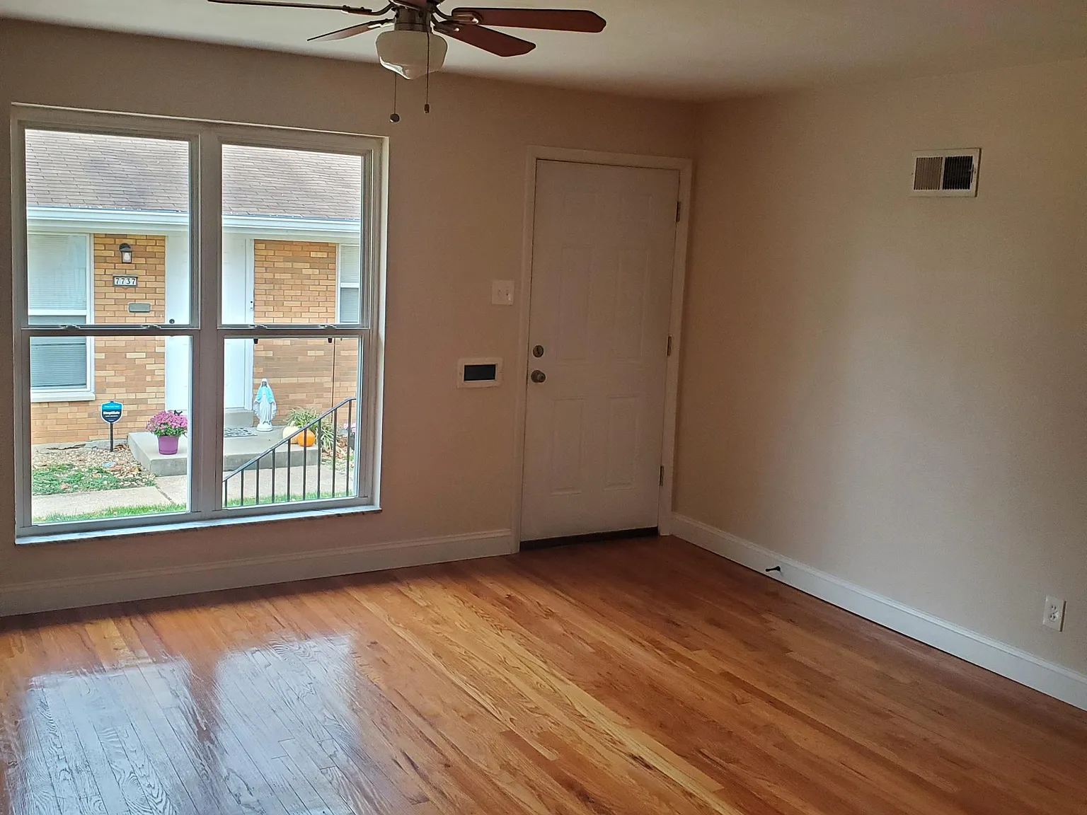 2 bed, 1250 sqft, $1,450 — Photo 2
