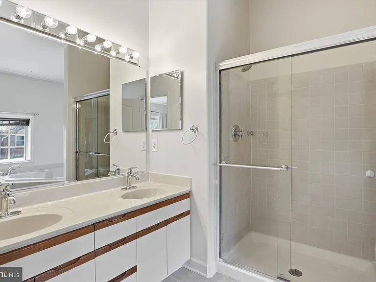 3946 Valley Ridge Dr — Photo 20
