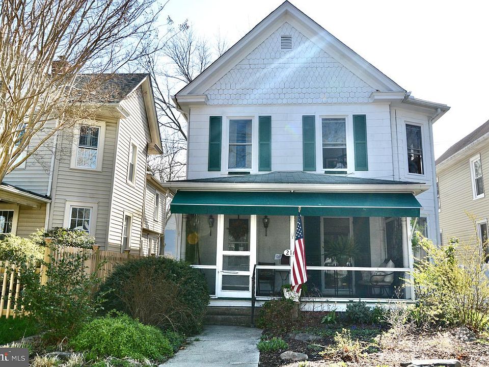1st image of 216 S Aurora St
