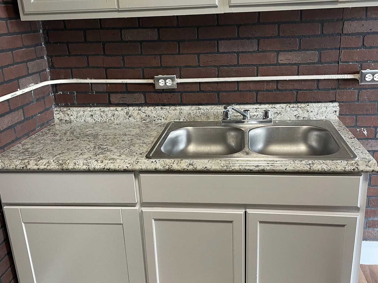 7436 Navigation Blvd — Photo 3