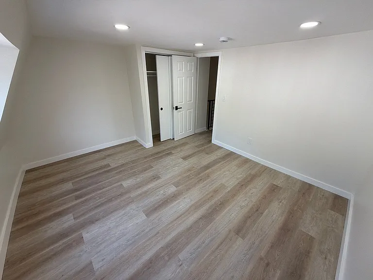 128 Hanford Pl — Photo 11