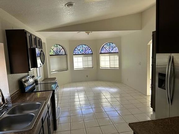 4th image of 54195 Avenida Vallejo