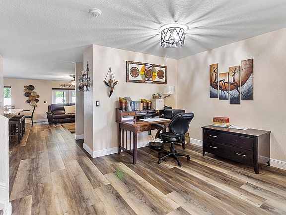 5th image of 2100 SW Marblehead Way