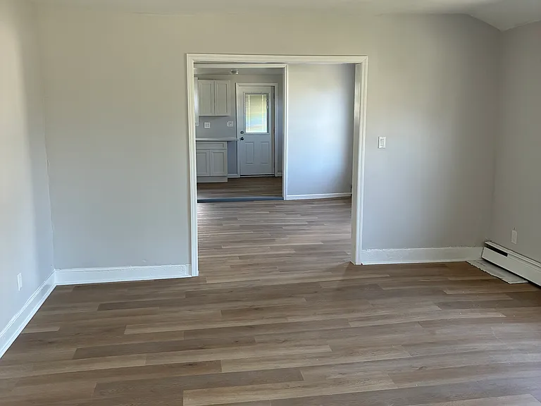 27 Pearl St — Photo 2