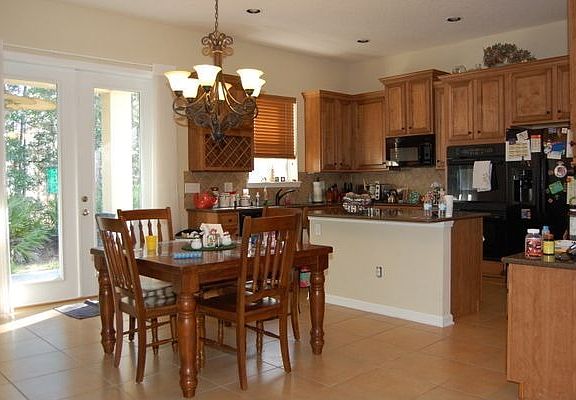 Eating area & Kitchen