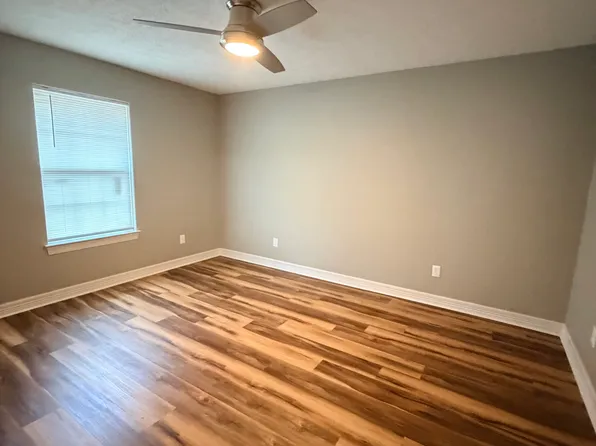 908 S 29th St APT A, Nederland, TX 77627