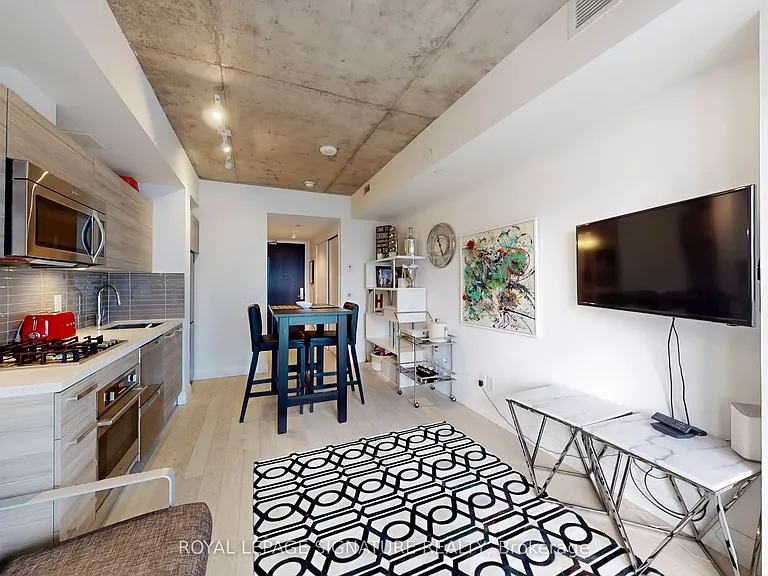 224 King St W #1406 — Photo 5