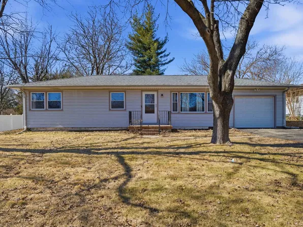 107 Raynor St, East Peoria, IL 61611