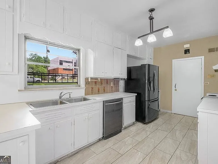 757 Old Ivy Rd NE — Photo 13