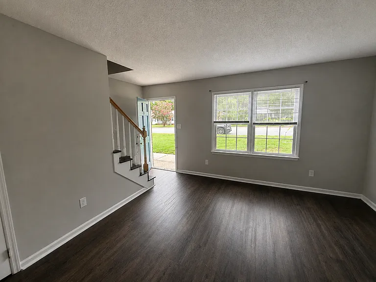 209 E McAden St #G — Photo 2