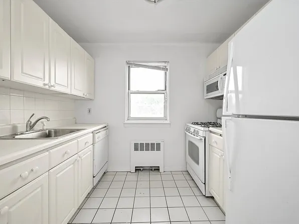 67-44 152nd St #283B, Flushing, NY 11367
