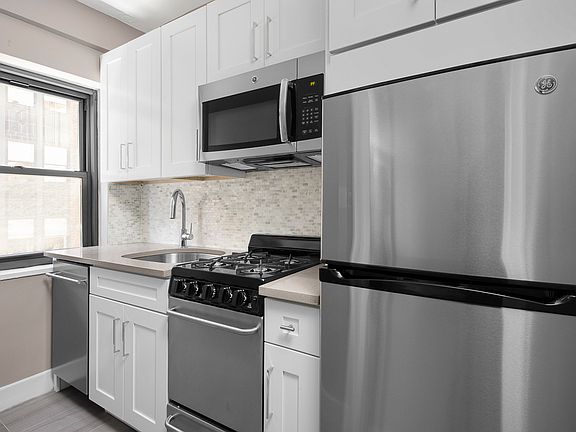 4th image of 15 E 36th St APT 1G