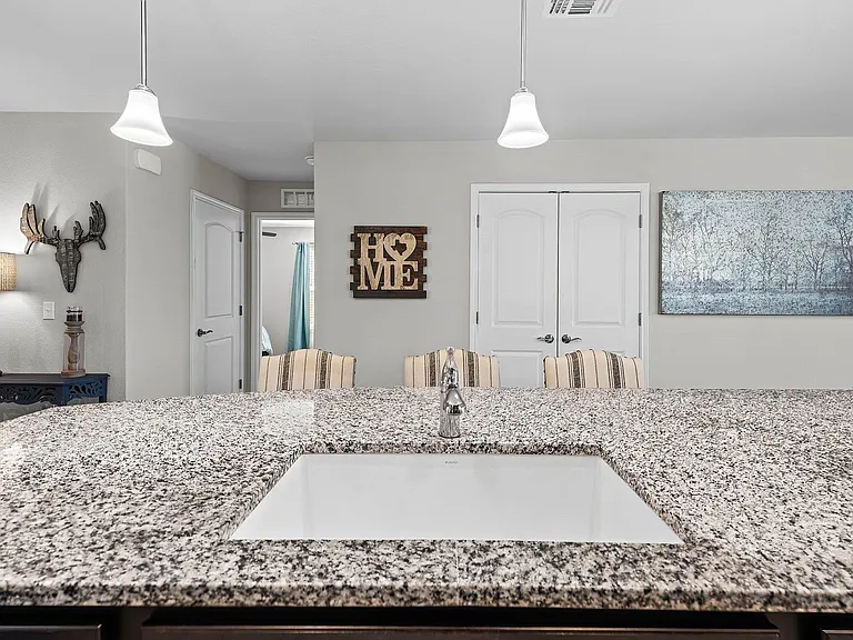 418 Fannin Ct — Photo 16