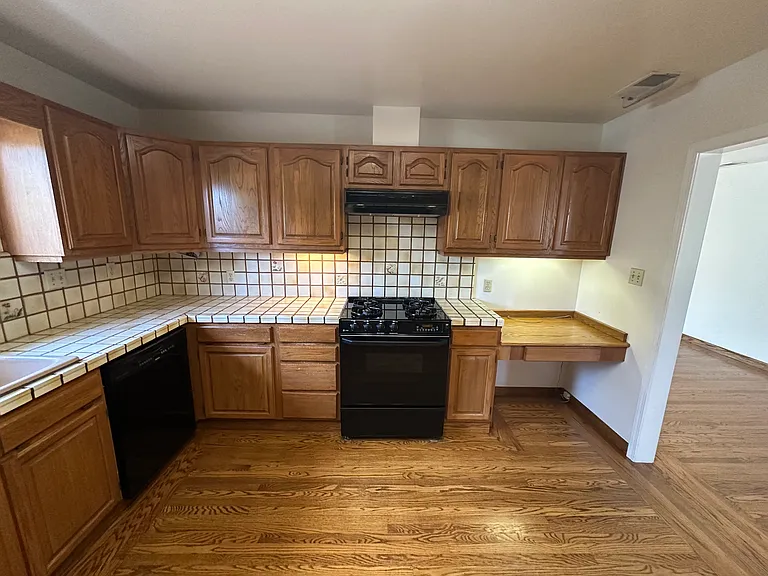 1648 Lee Dr — Photo 2