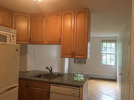 4th image of 244 E 32nd St APT 3R