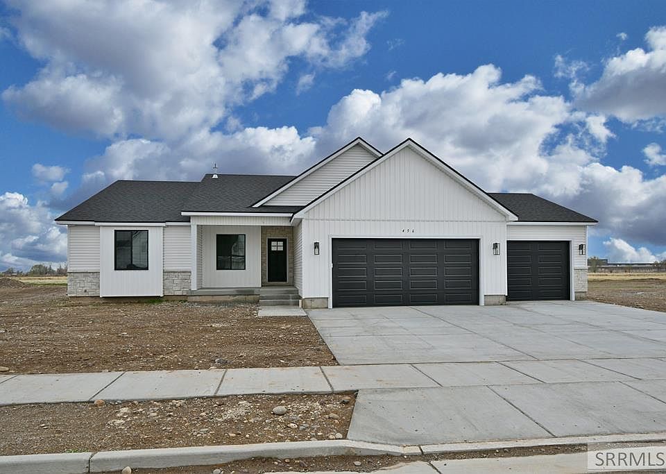 1st image of 456 Spruce Way