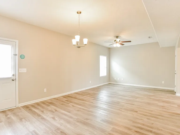 1631 Sunray Dr — Photo 7