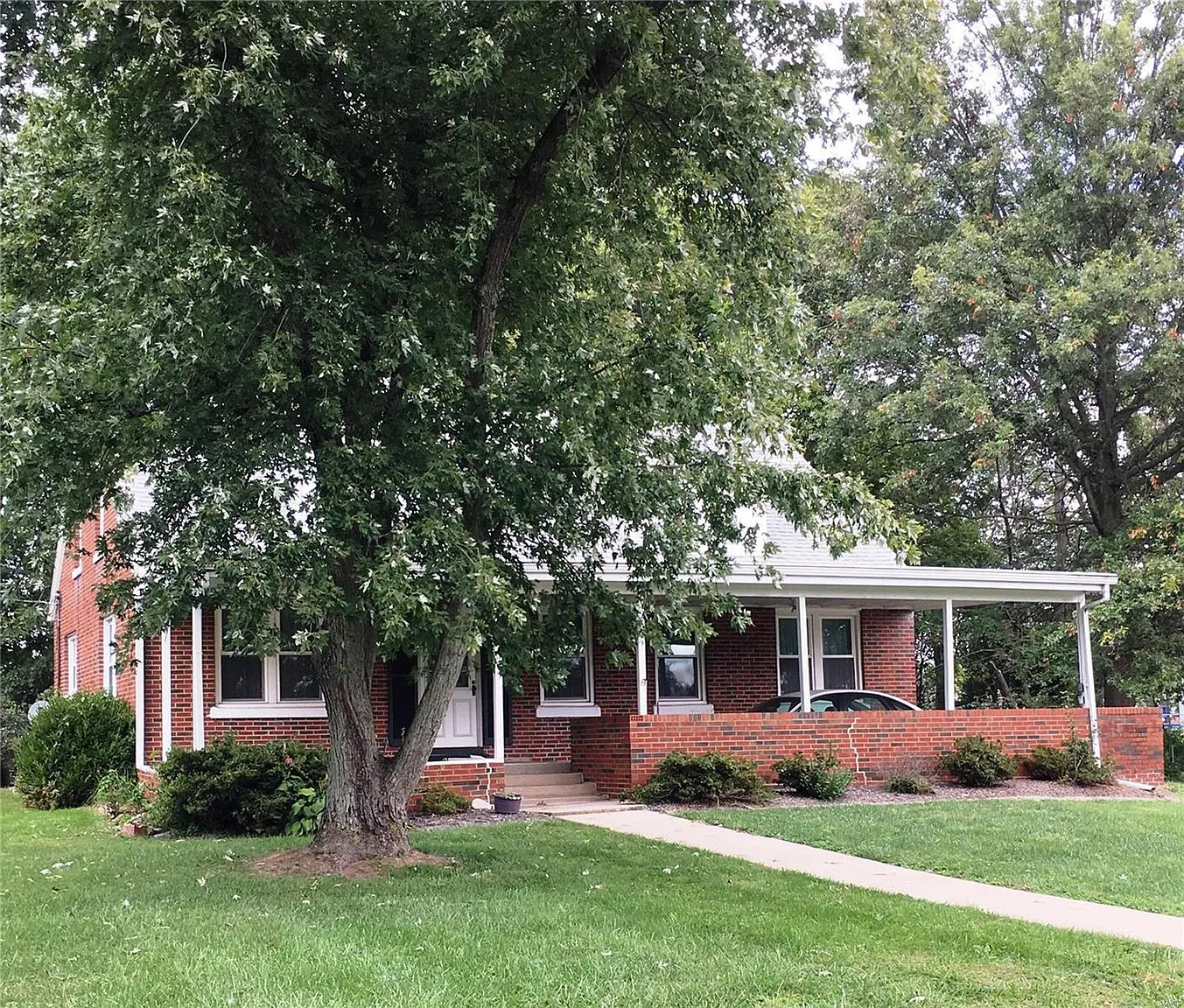 1005 Killarney Dr photo 1